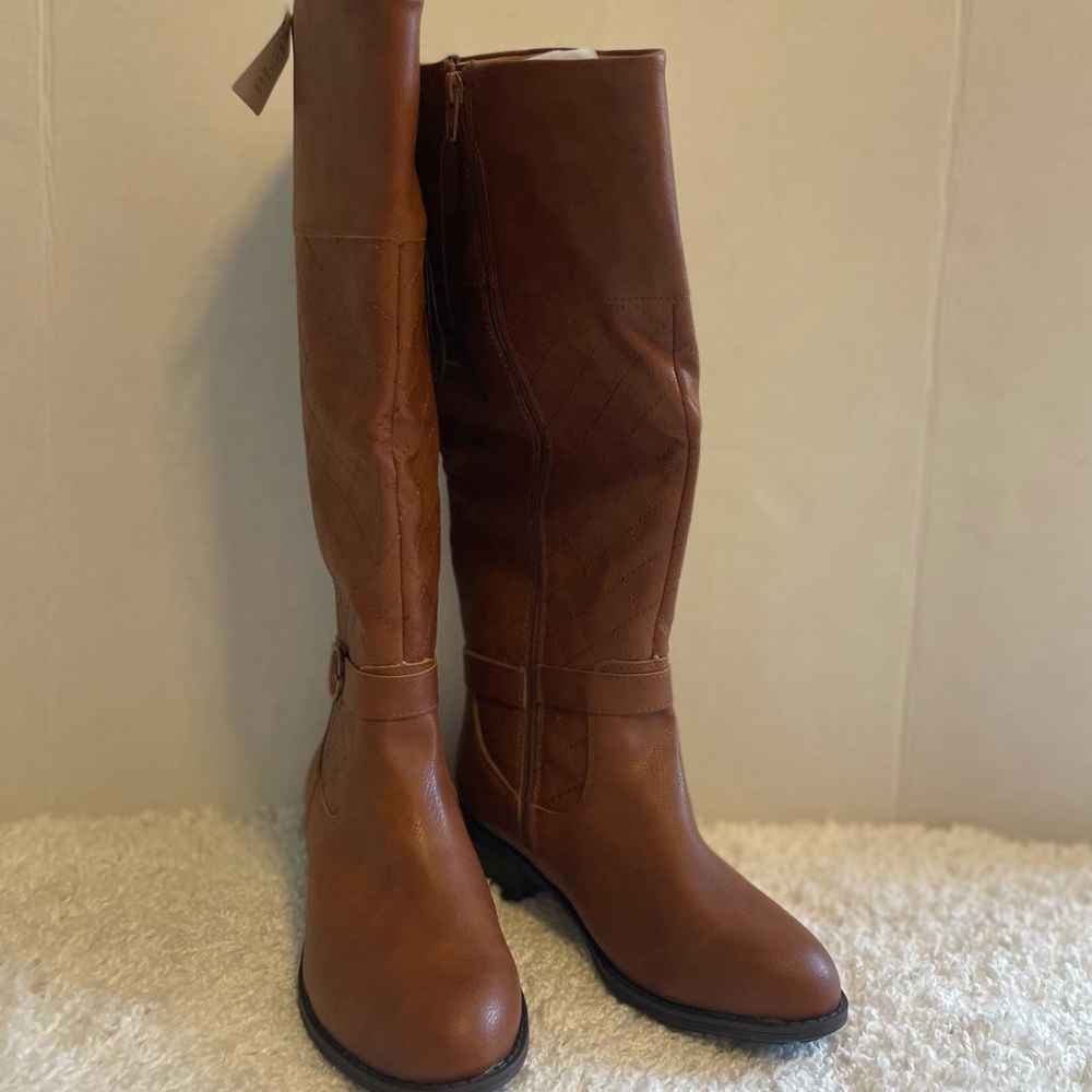 Women’s St. John bay boots small square heels size 7W